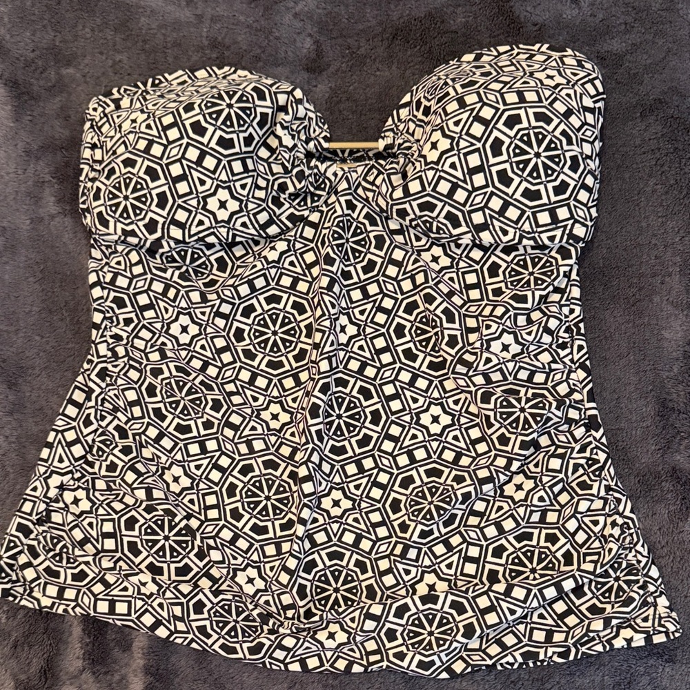 Merona Black and White Geometric Blouse